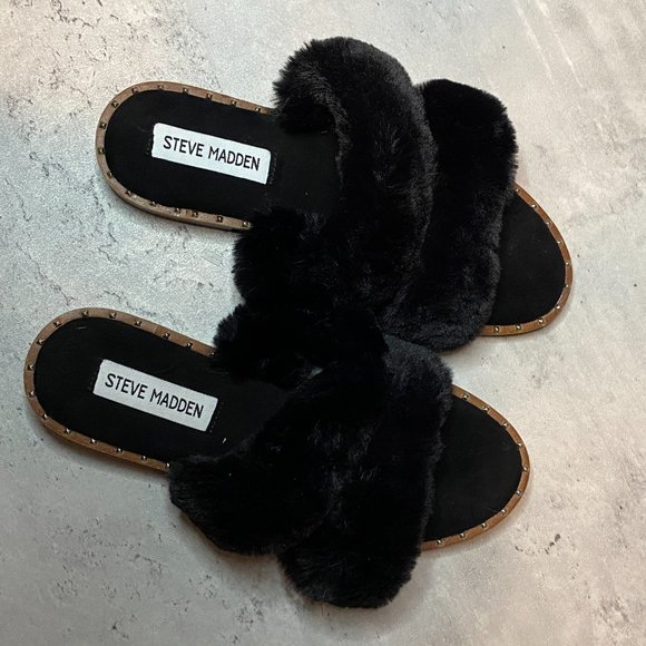 Steve Madden NWOB Enite Studded Faux Fur Sandals Sz 6 - Picture 2 of 6
